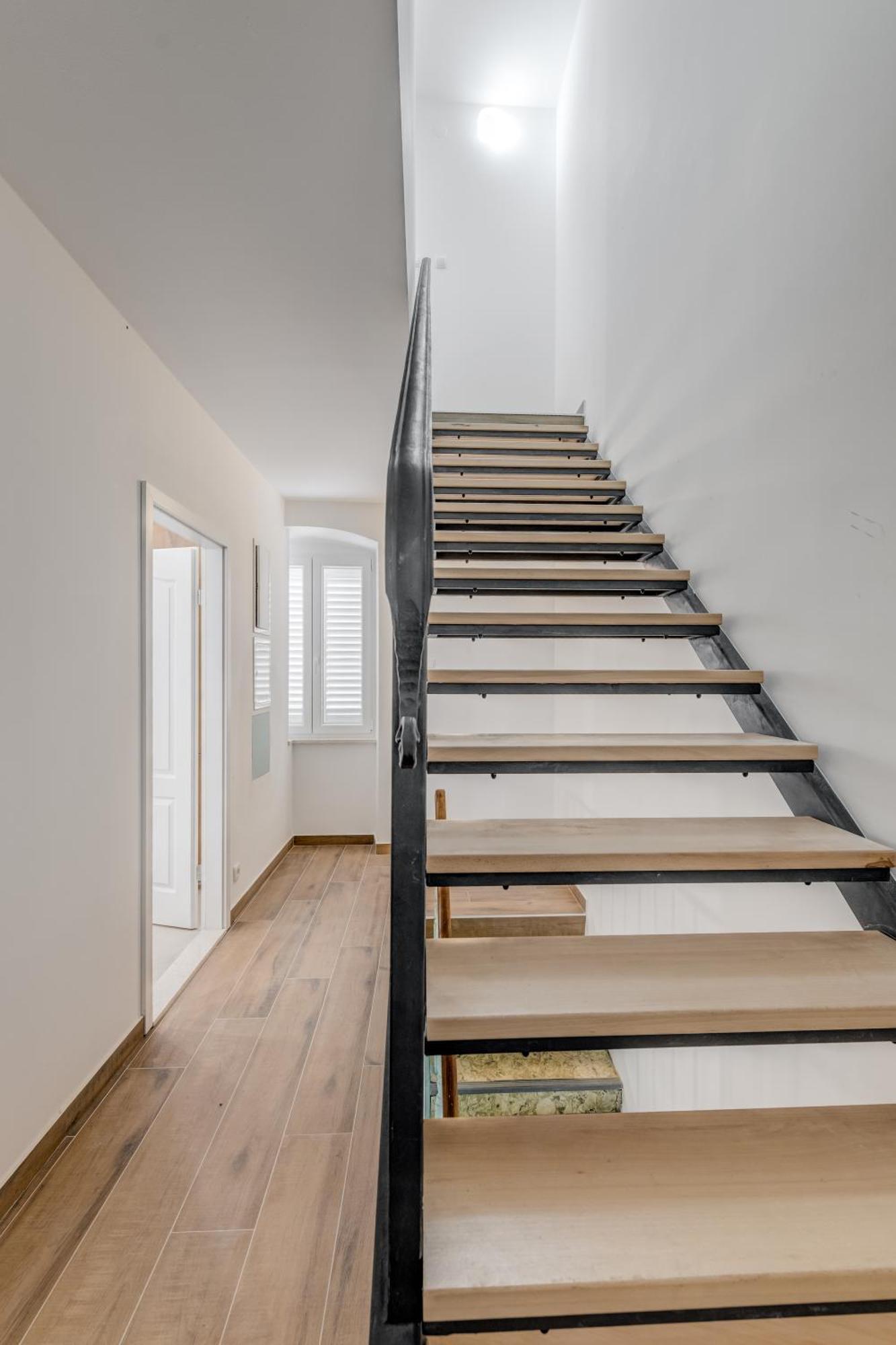Inmotion Luxury Rooms Split Exterior photo