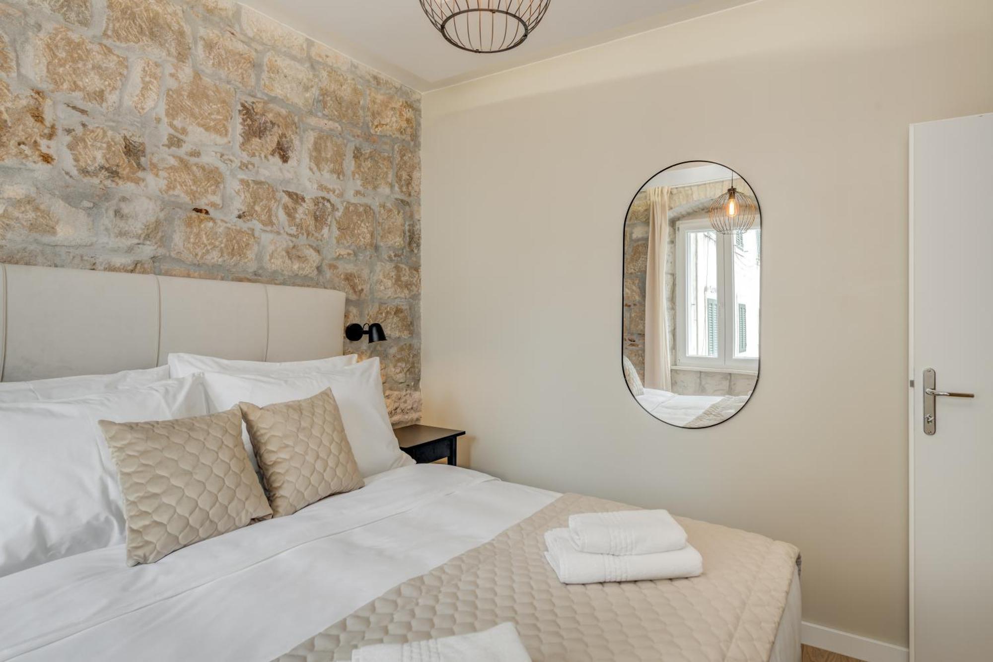 Inmotion Luxury Rooms Split Exterior photo