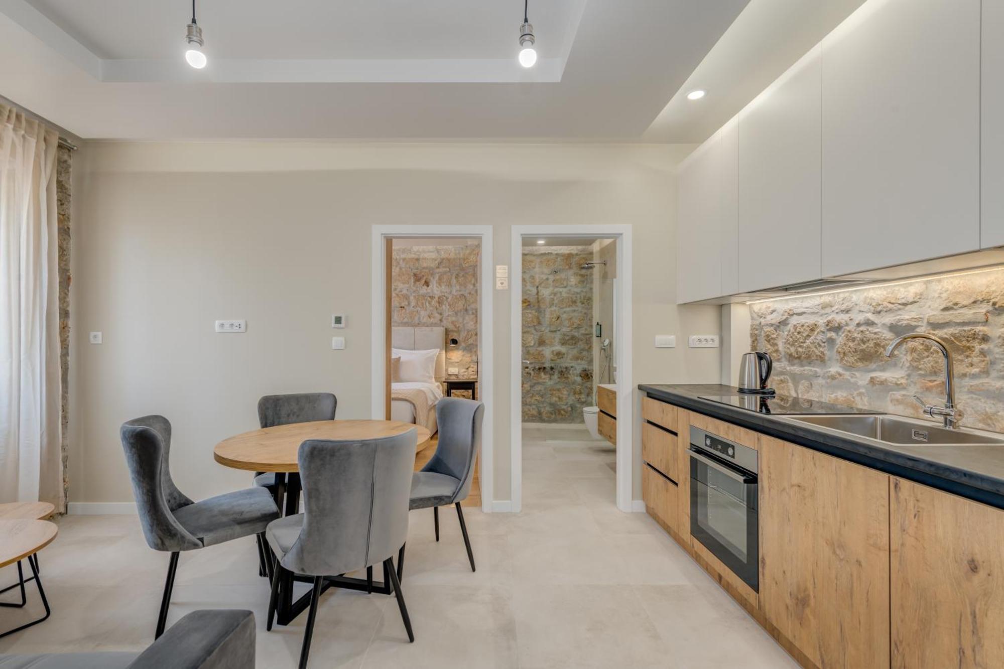 Inmotion Luxury Rooms Split Exterior photo