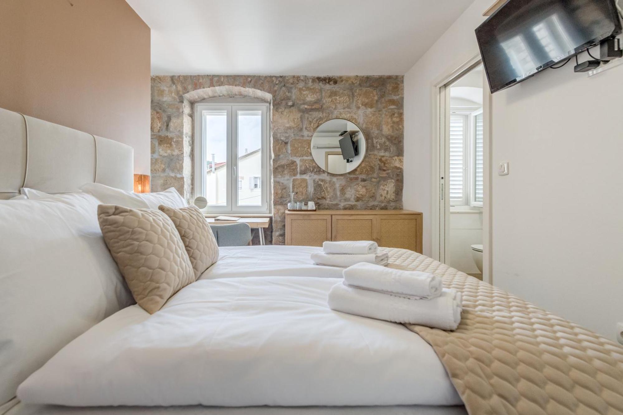 Inmotion Luxury Rooms Split Exterior photo