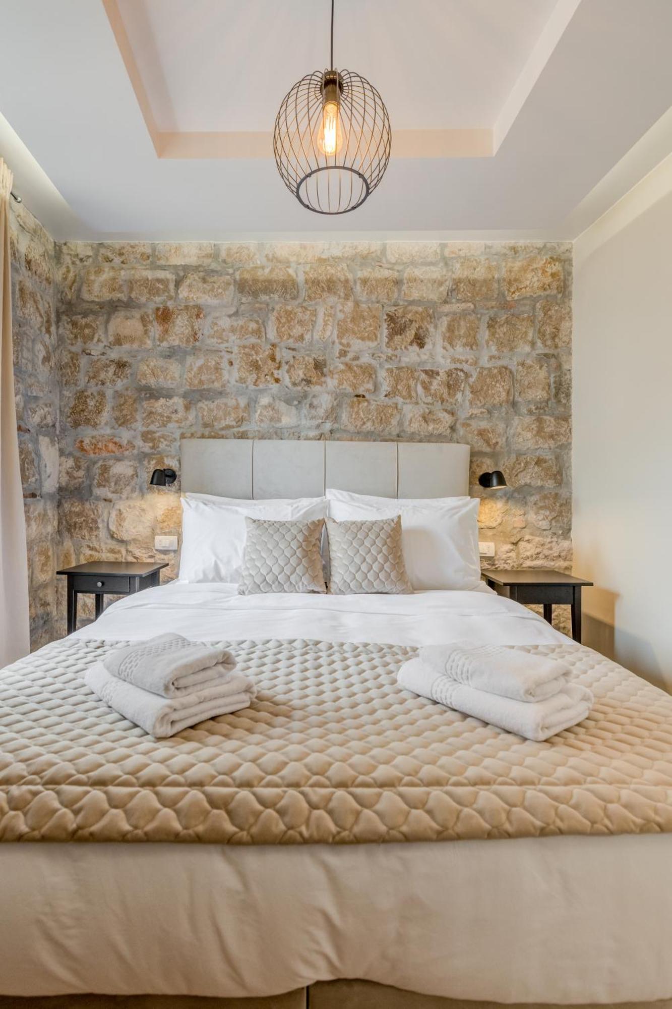 Inmotion Luxury Rooms Split Exterior photo