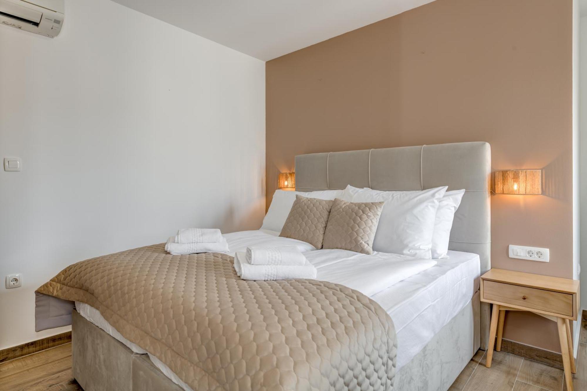 Inmotion Luxury Rooms Split Exterior photo