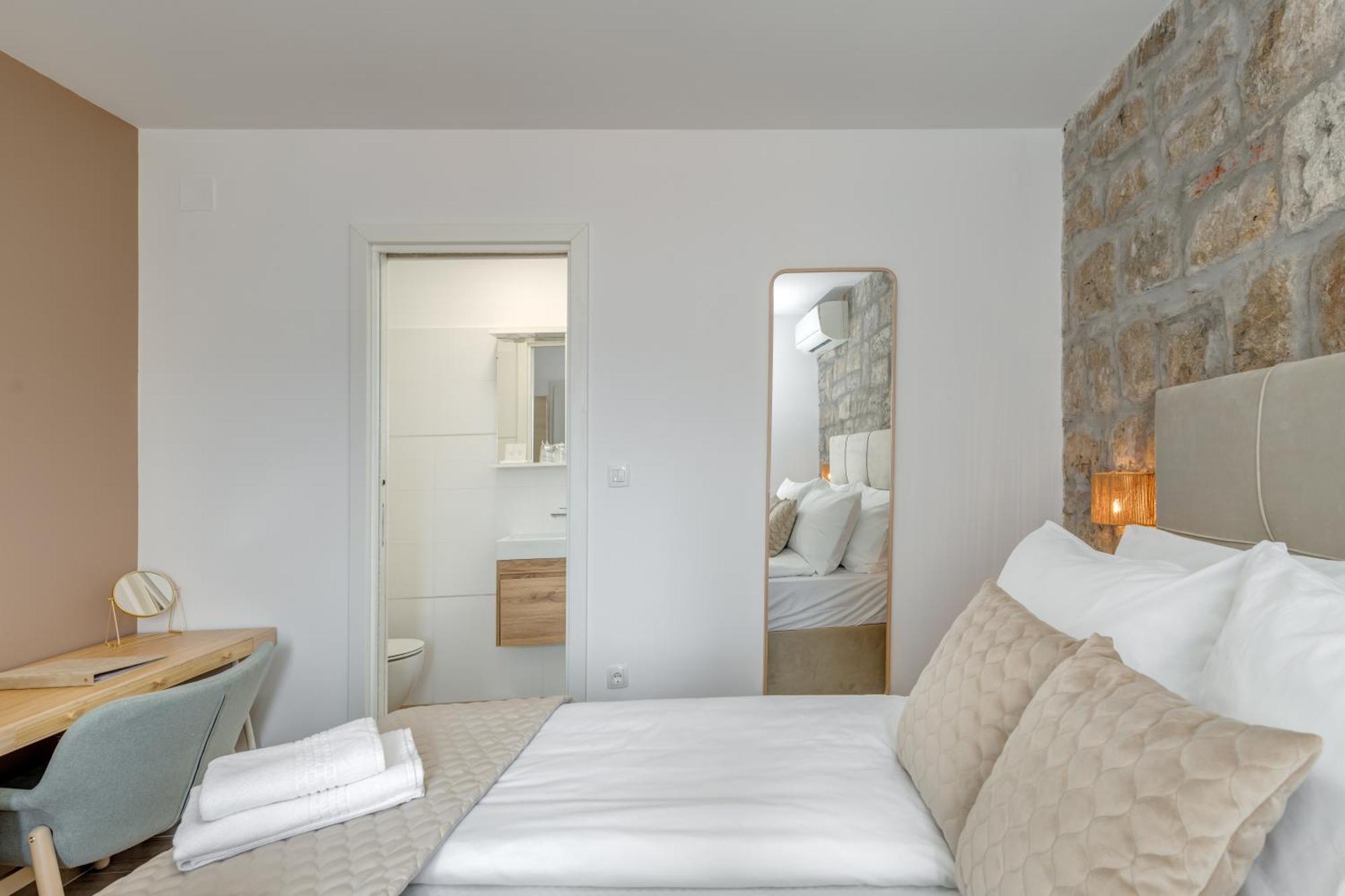 Inmotion Luxury Rooms Split Exterior photo