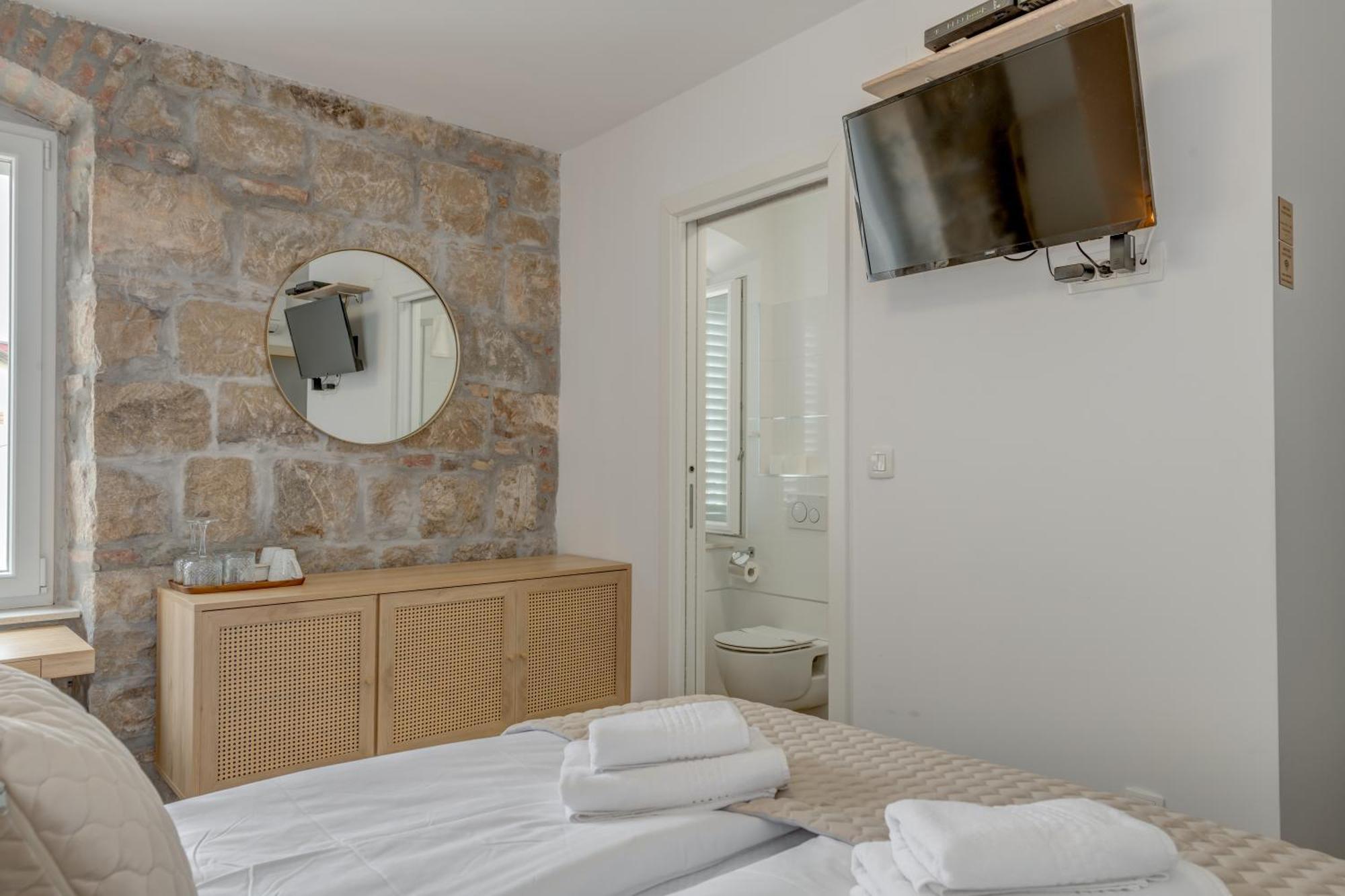 Inmotion Luxury Rooms Split Exterior photo