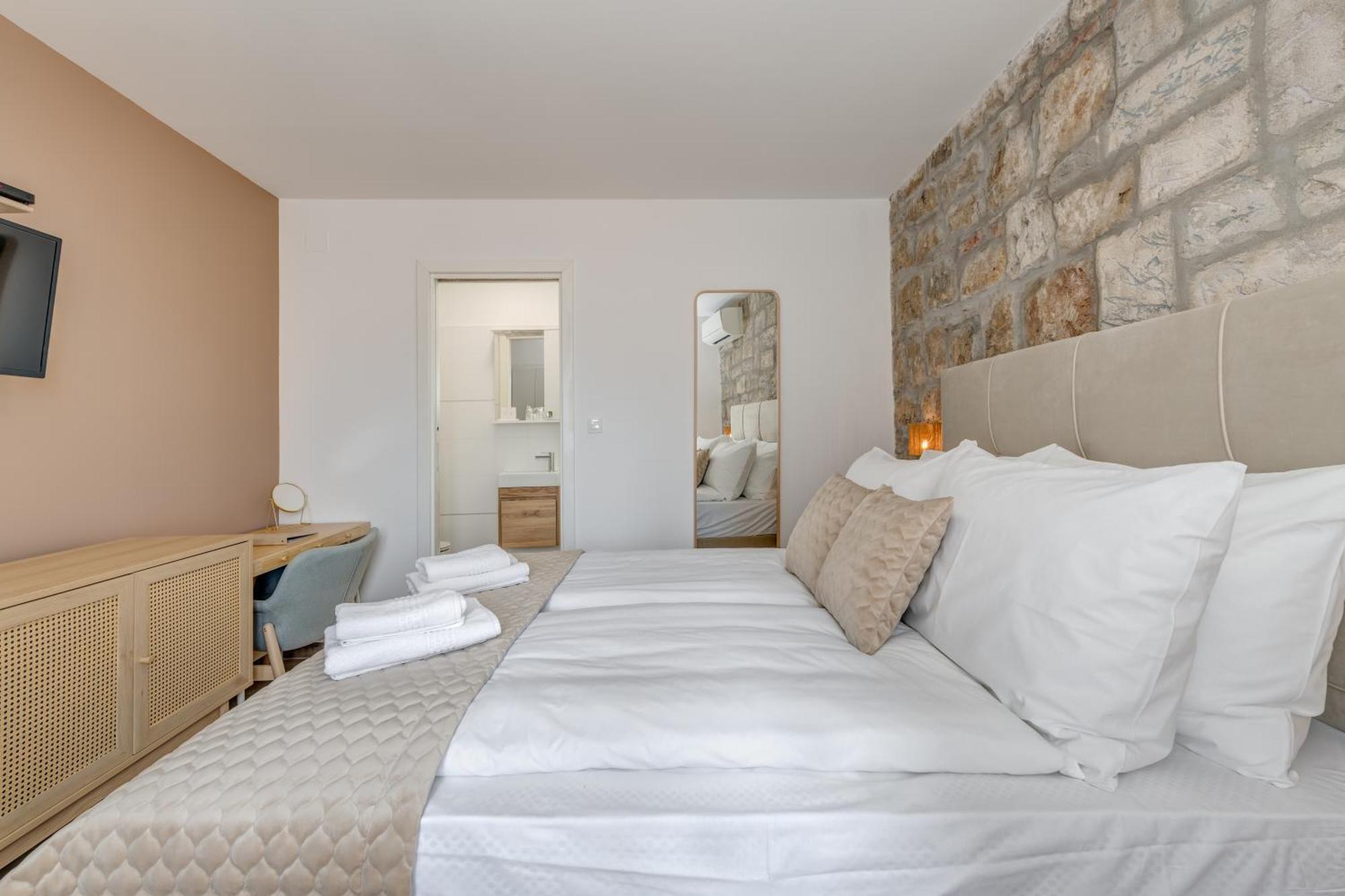 Inmotion Luxury Rooms Split Exterior photo