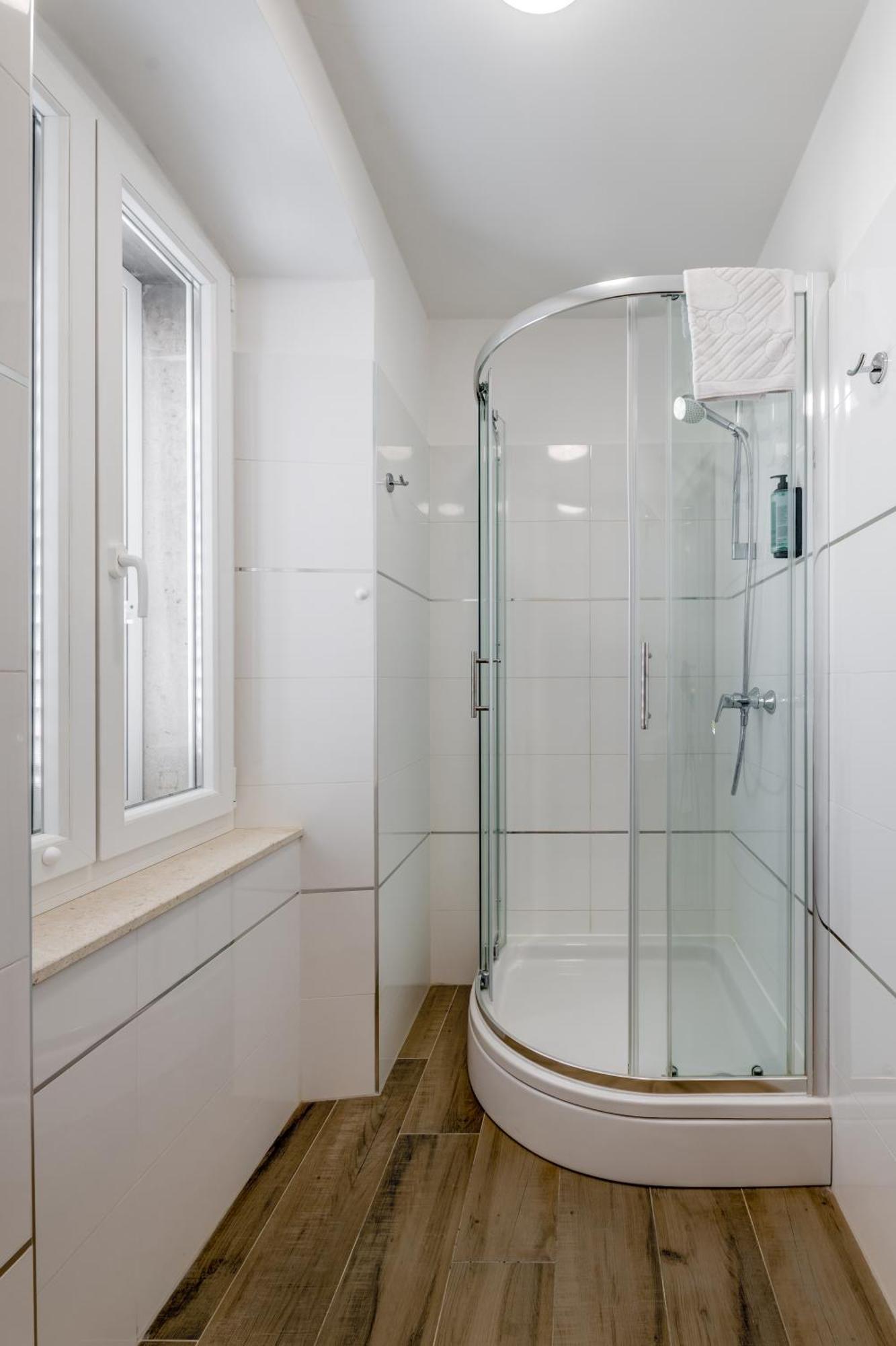 Inmotion Luxury Rooms Split Exterior photo