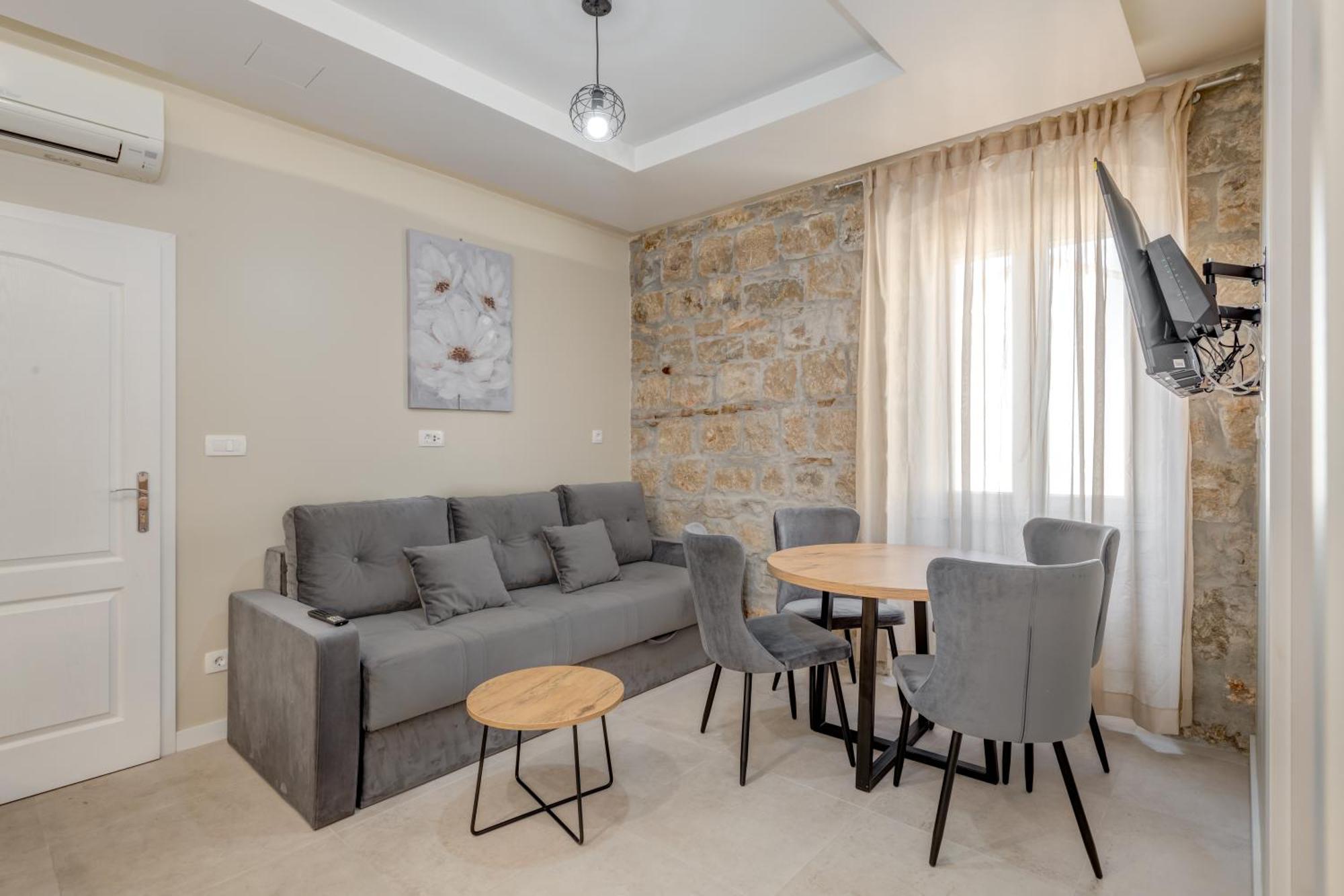 Inmotion Luxury Rooms Split Exterior photo